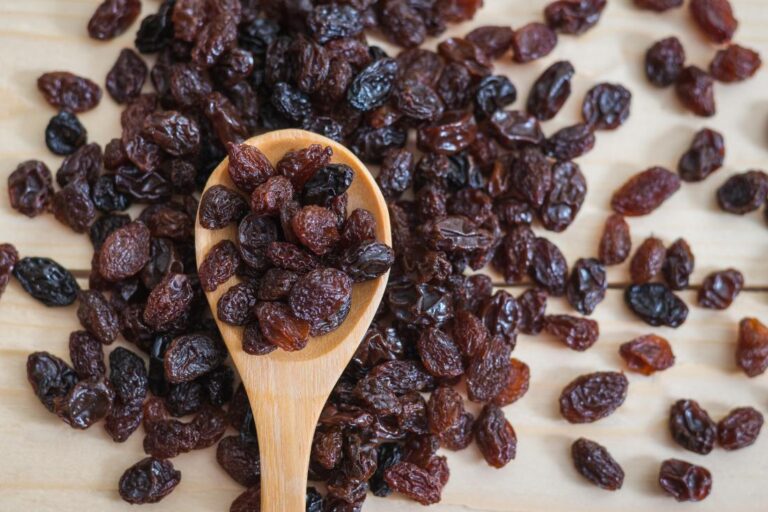 Why You Should Eat Raisins Every Day!